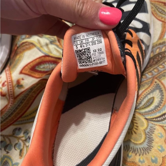 Adidas tennis shoes. Size 5 in perfect condition. Only worn once to work. - Picture 3 of 4